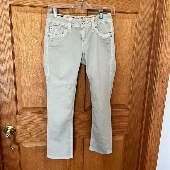 Meet your Posher, Bertha great! Deals on bundles!! - Picture 7 of 10